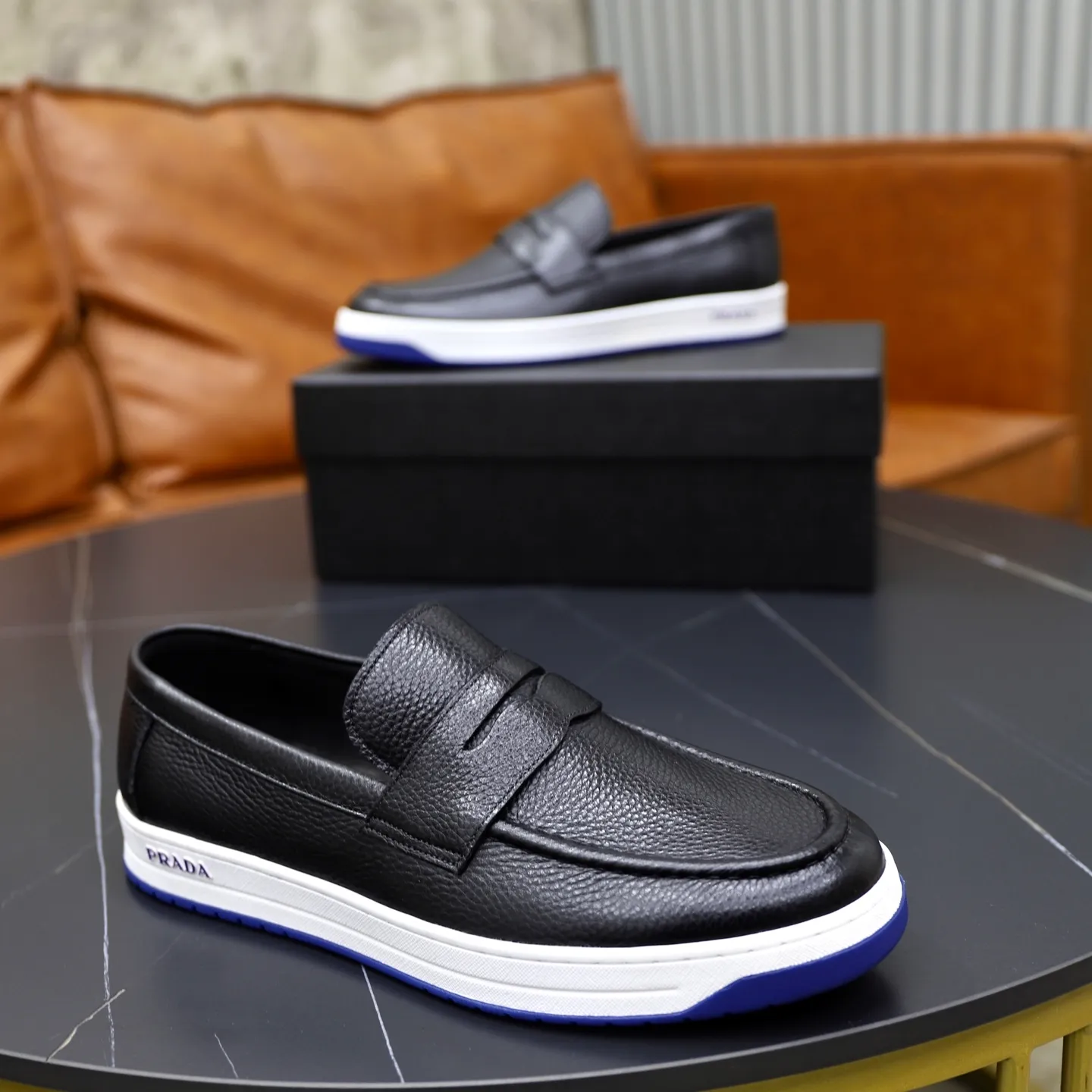 Factory price: 💰640 Prada classic men’s lace-up casual shoes | Imported cowhide upper | Upper stitching layered design, light and breathable | Soft and comfortable | Decorated with PRADA letters on the side | Distinctive sports style, showing the brand style | Lightweight concave and convex pattern rubber soles | Matched with cowhide foot pad lining | Excellent foot feel, fashionable and elegant | Size: 38-44 (45 customized)